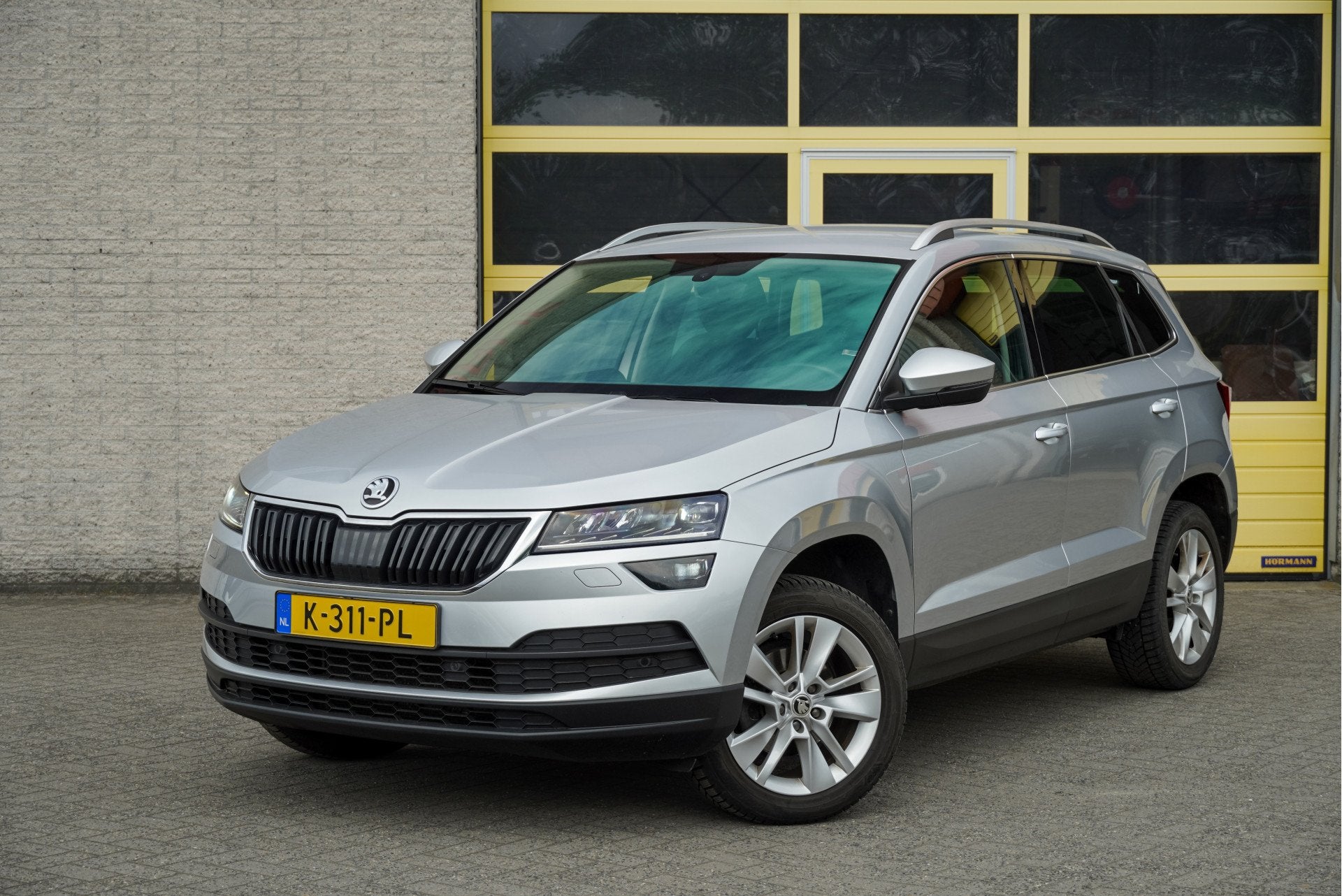 Skoda Karoq 1.5 TSI ACT 150PK! Automaat Business Edition Plu, Auto's, Stof, 4 cilinders, 150 pk, Bedrijf