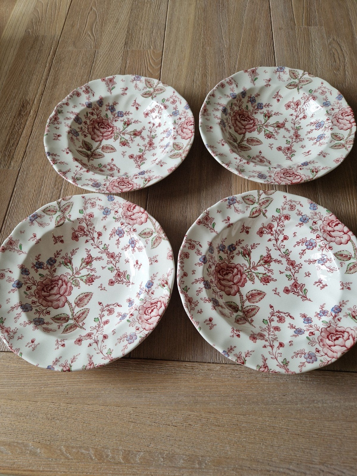 4 Johnson Brothers Rose chintz  borden  22 cm, Huis en Inrichting, Keuken | Servies, Ophalen of Verzenden, Zo goed als nieuw, Bord(en)