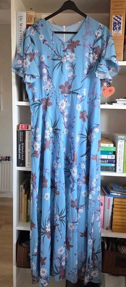 NIEUWE Feestelijke lange jurk. maat 42-44, Overige typen, Blauw, Maat 42/44 (L), Nieuw