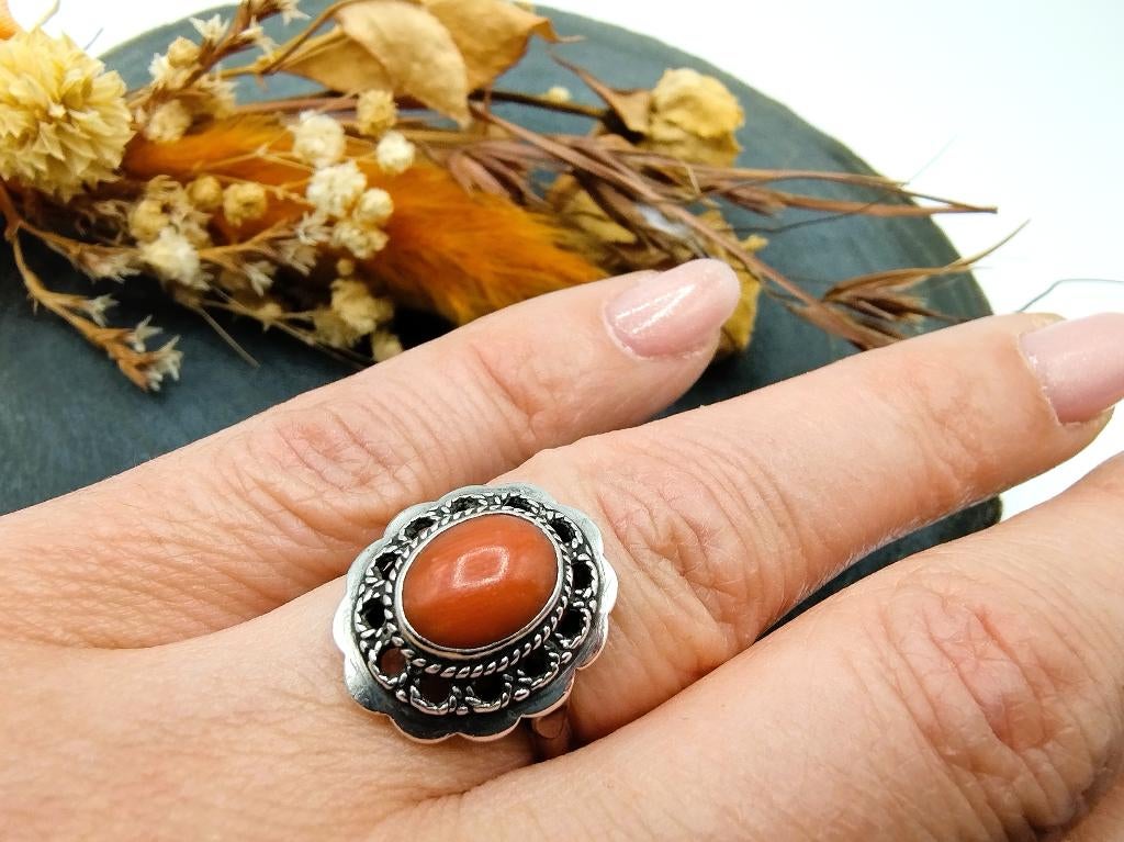 Zilveren ring met bloedkoraal, 16.75 mm