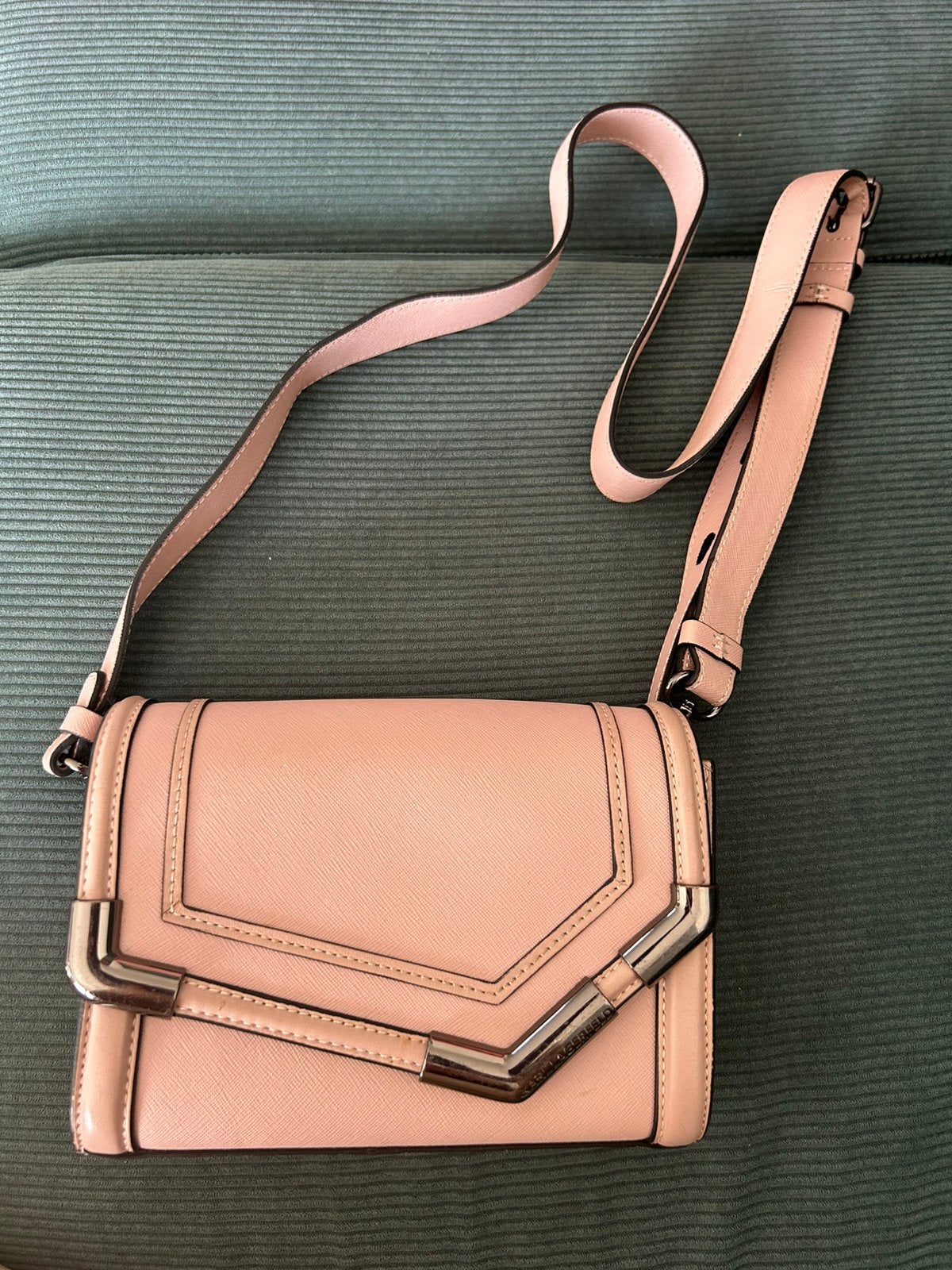 Karl Lagerfeld Schoudertasje Oud-Roze, Ophalen of Verzenden, Gebruikt, Roze, Schoudertasje