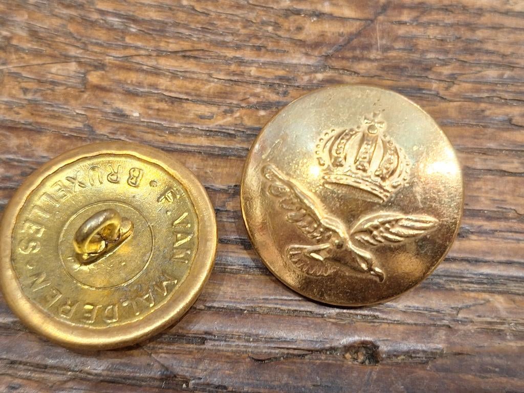 oude goudkleurige knoop Belgische luchtmacht, D 2,5 cm, Verzamelen, Militaria | Algemeen, Luchtmacht, Kleding of Schoenen, Overige gebieden
