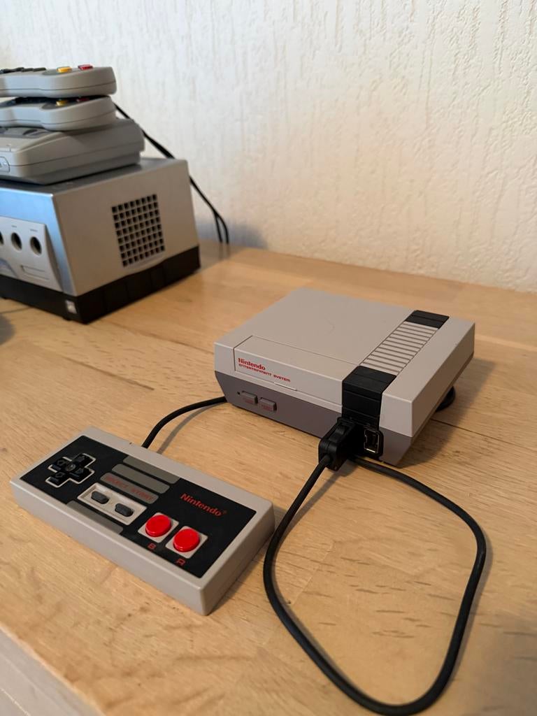 Nintendo Classic Mini NES met 1 controller, Ophalen of Verzenden, Zo goed als nieuw, Met 1 controller, Met games