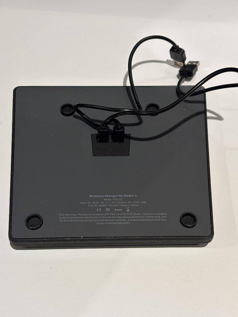 Draadloze lader Tesla Model 3 – 2 telefoons (USB) (gebruikt), Auto diversen, Ophalen of Verzenden, Gebruikt