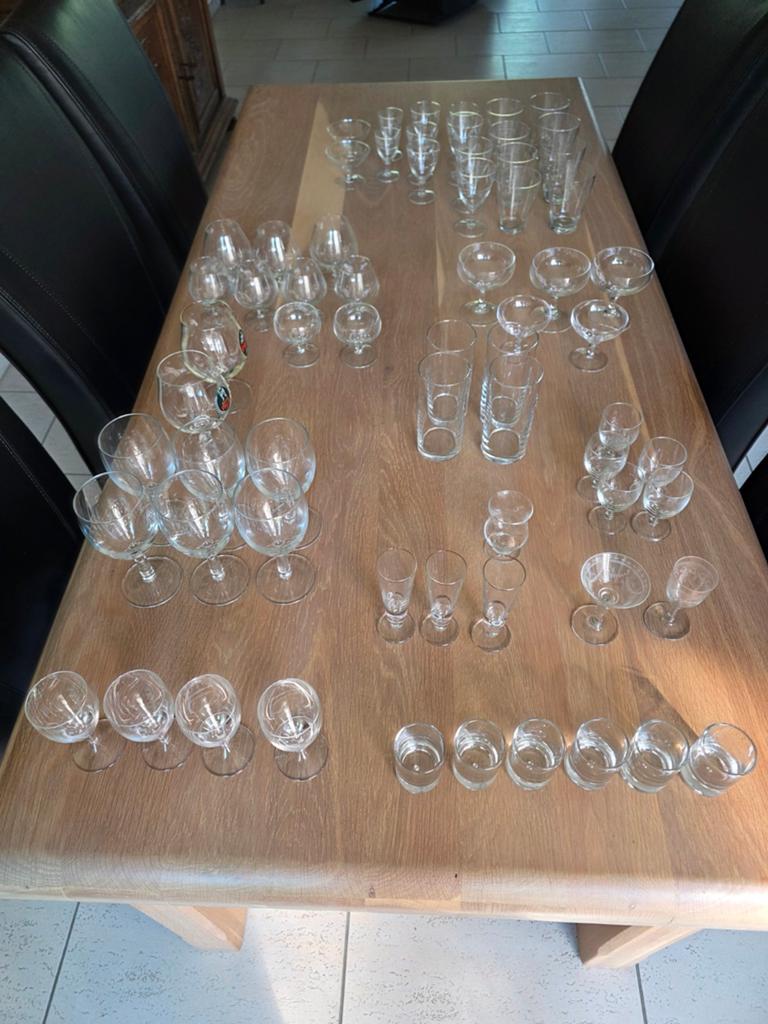 Diverse glazen en glasservies, Ophalen