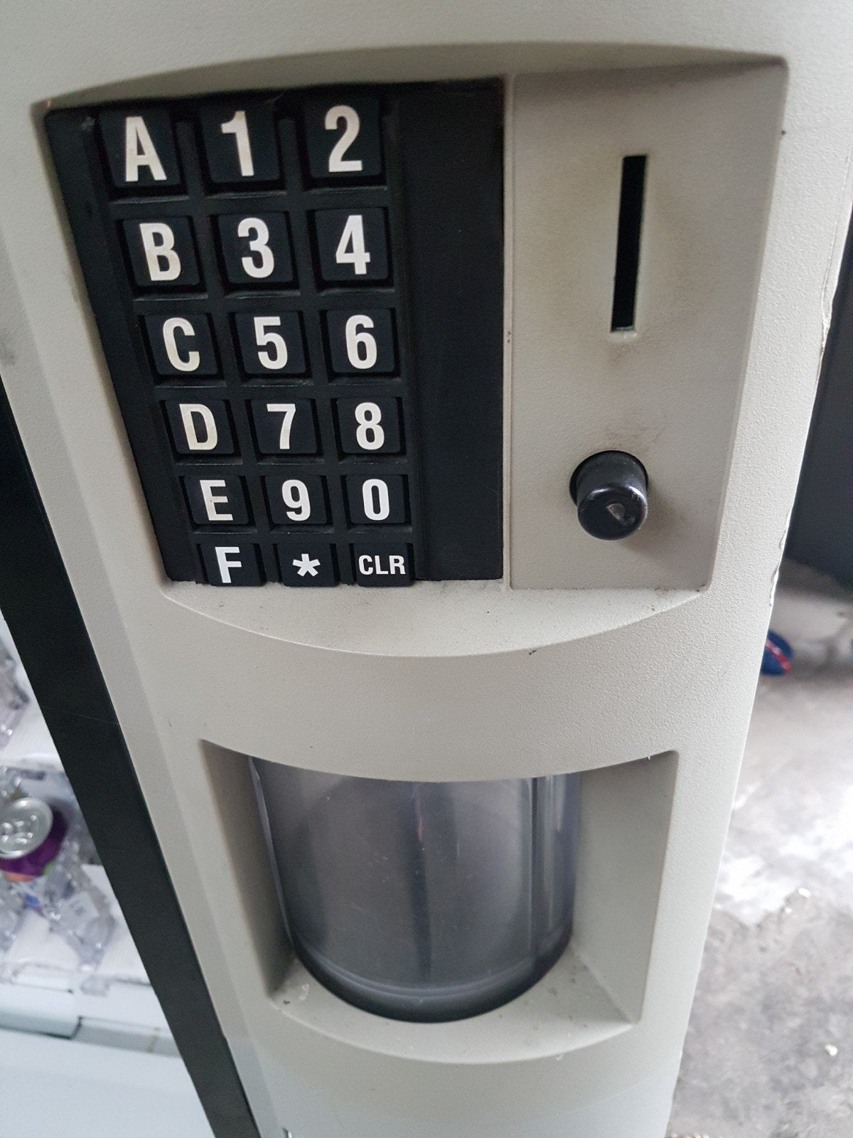 frisdrank automaat gekoeld, Ophalen