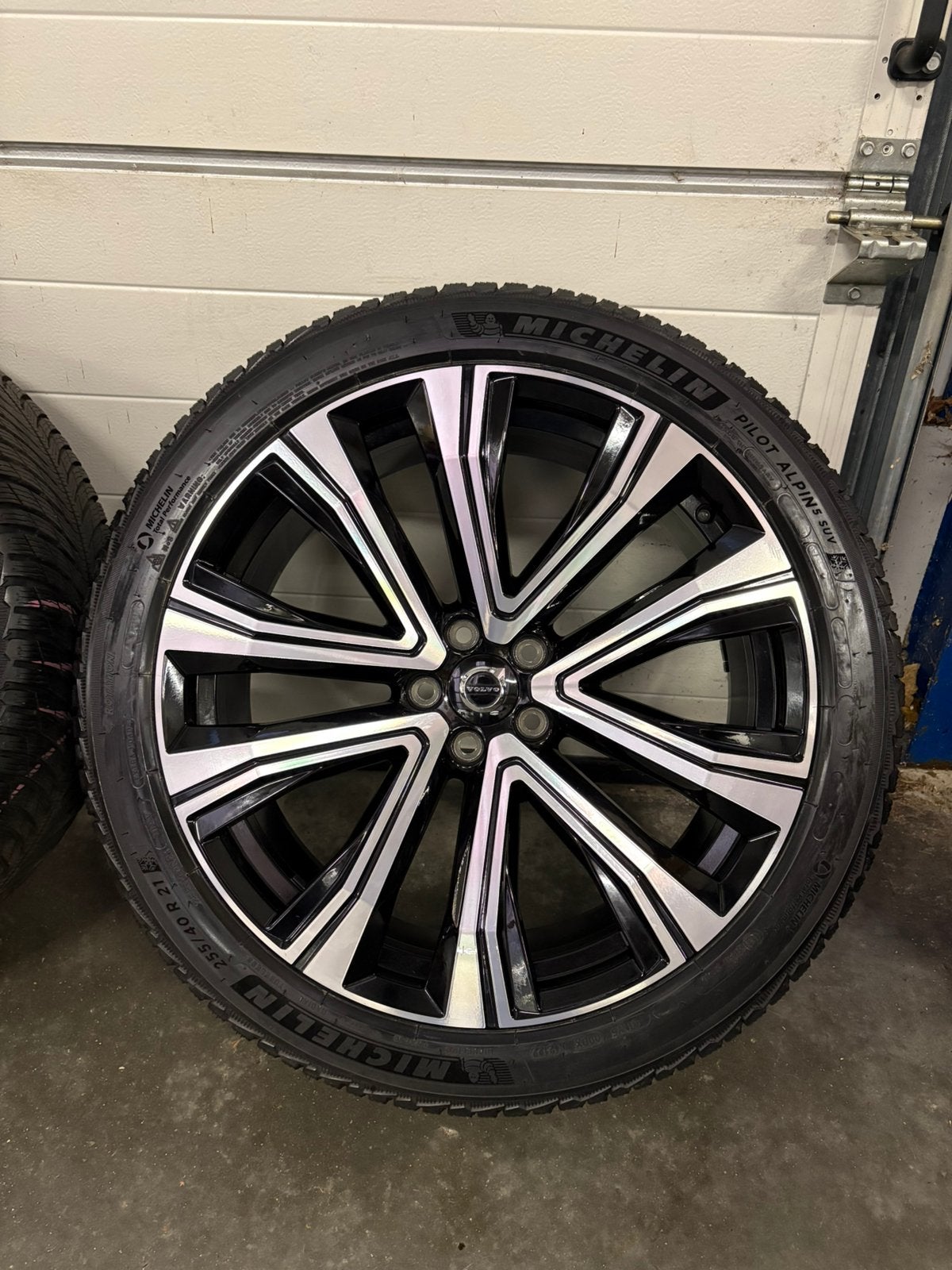 Volvo XC60 21 inch winterset Michelin 6,5+ mm, Gebruikt, 255 mm, Banden en Velgen, Zweden