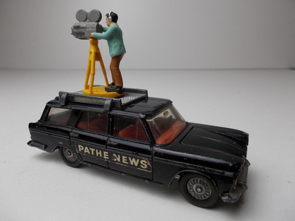 1968 Dinky Toys 281 FIAT 2300 PATHE NEWS CAMERA CAR. I.g.st.