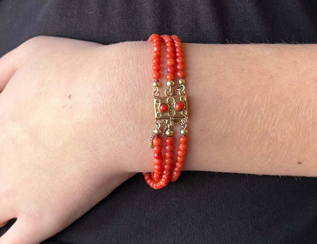 Bloedkoraal armband antiek 14k slot goud dames fraai