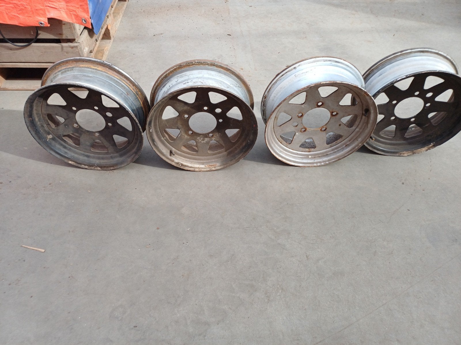 Suzuki SJ 15 inch velgen, Ophalen