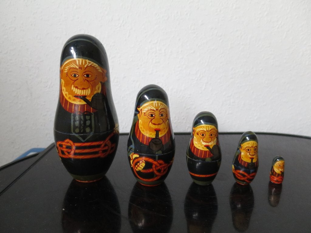 5 beeldjes uit hout ze passen in elkaar 14/3 cm beschilderd, Ophalen of Verzenden