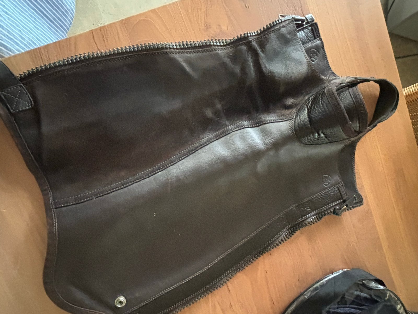 Ariat chaps donkerbruin in goede  staat, Ophalen of Verzenden