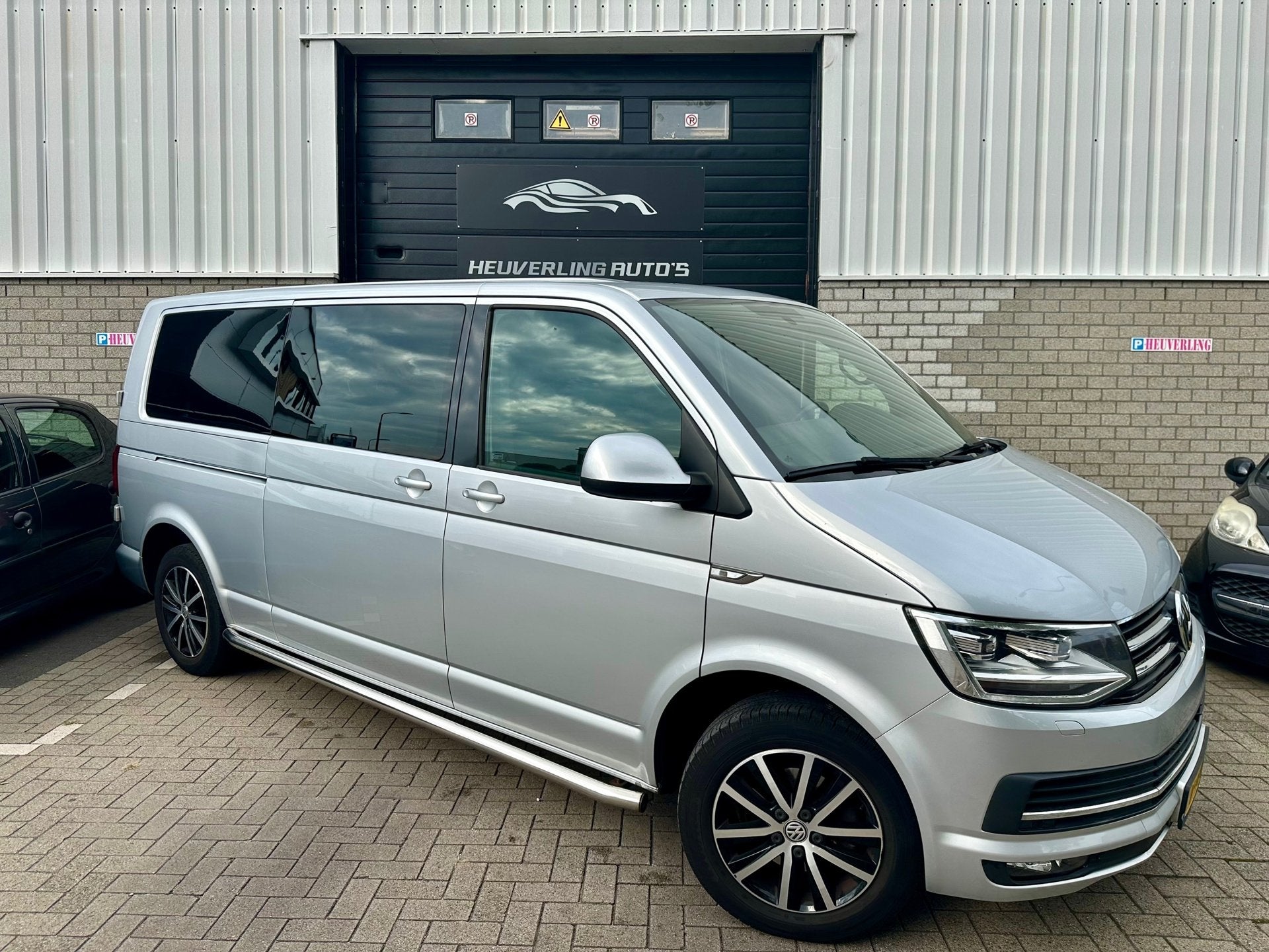 Volkswagen Transporter 2.0 TDI L2H1 DC Highline | DUBBEL CAB, Auto's, Dealer onderhouden, Gebruikt, 4 cilinders, 150 pk