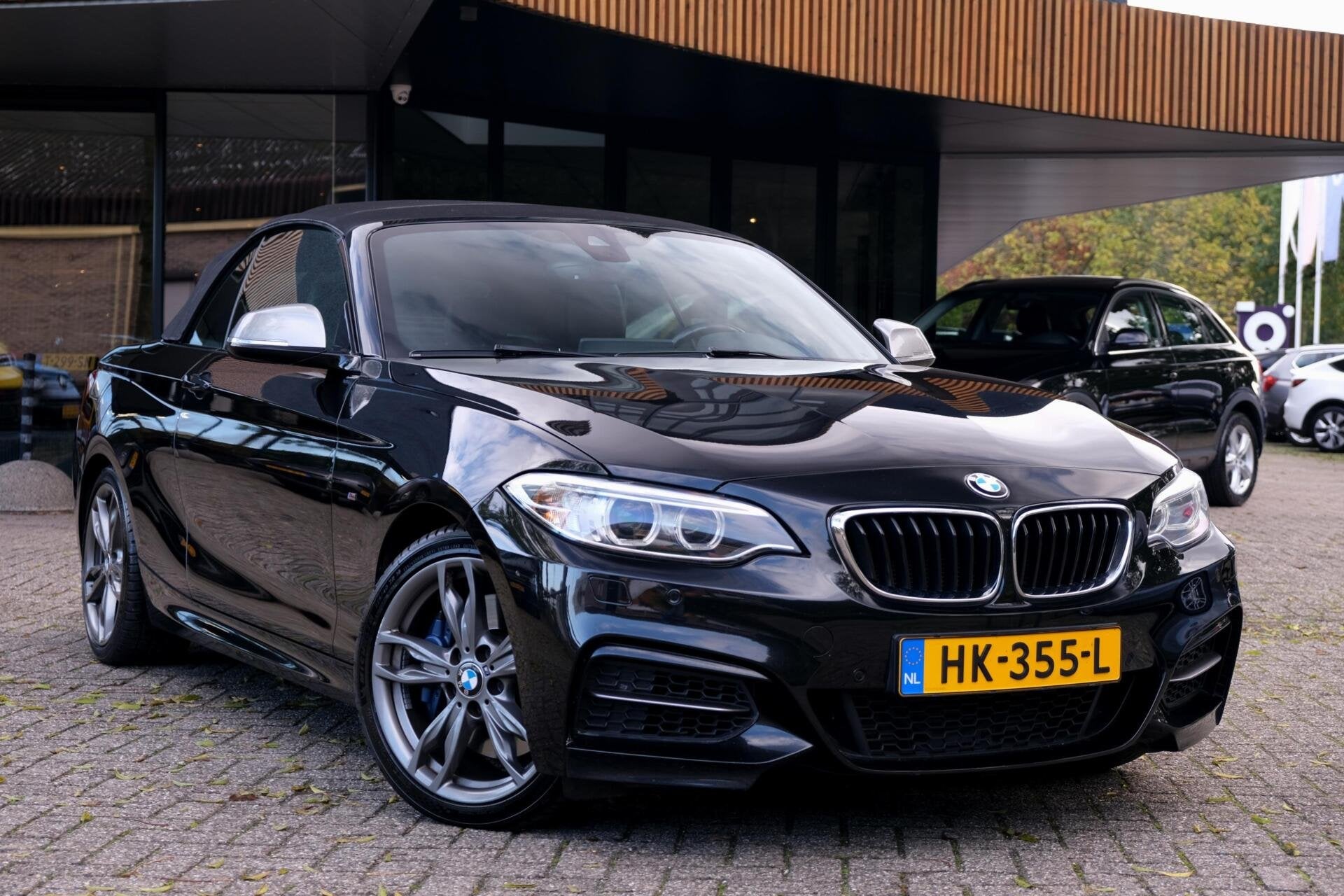 BMW 2-serie Cabrio M235i xDrive|Rijklaar!|Camera|HarmanKardo, Auto's, Automaat, Dealer onderhouden, Gebruikt, Cabriolet