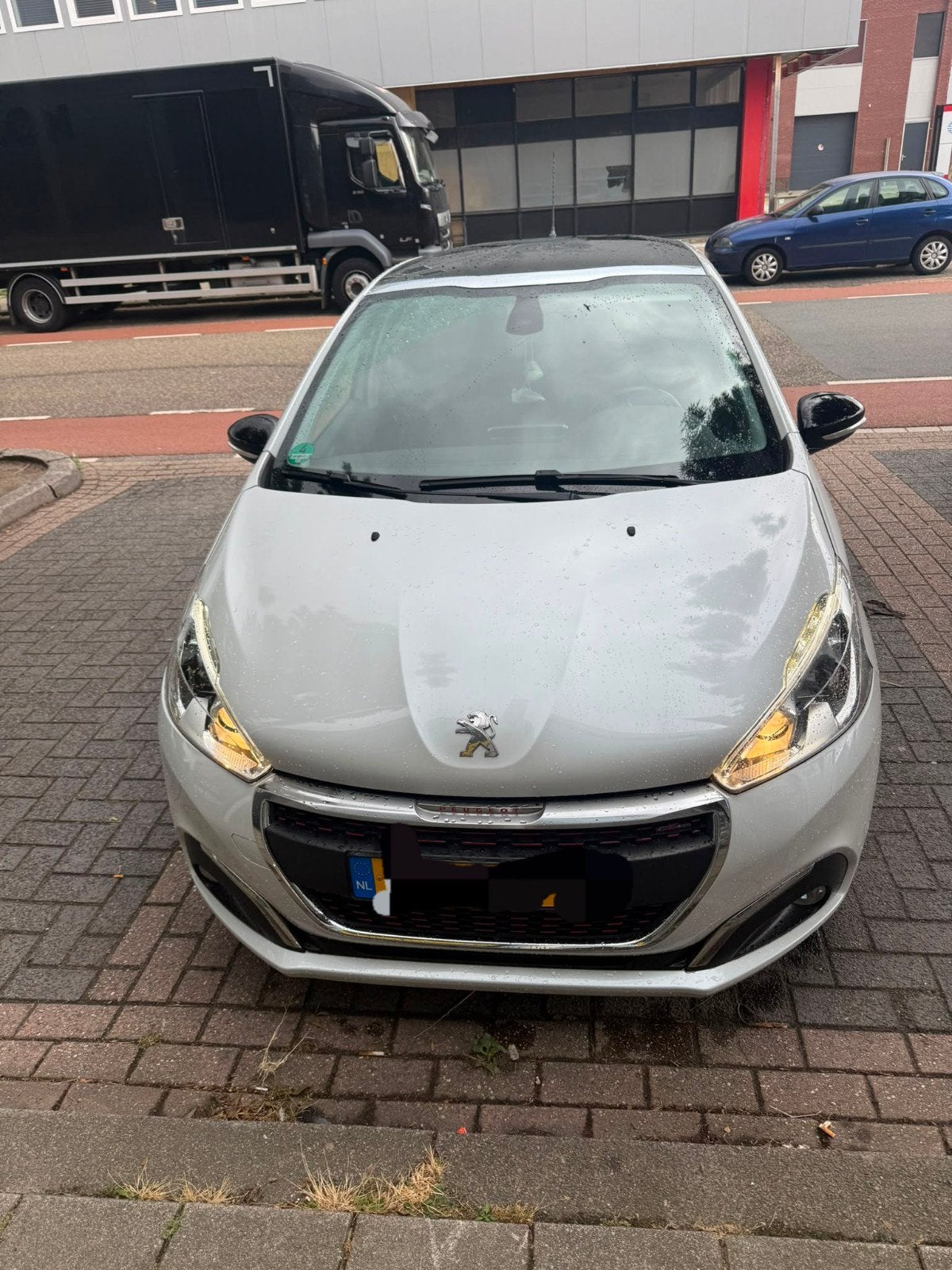 Peugeot 208 gt line 1.2 VTI 81KW/110PK 5-D 2016 Wit, Auto's, 40 €/maand, Zwart, Leder en Stof, Origineel Nederlands