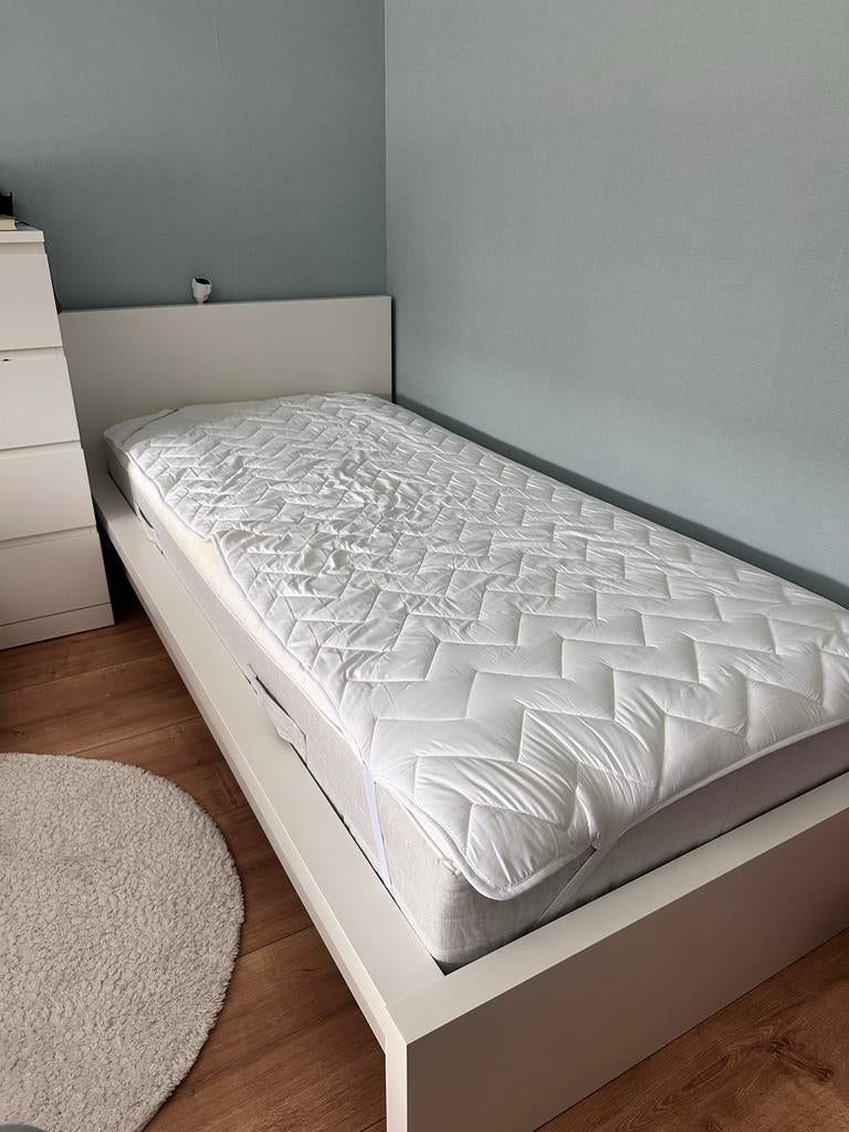 2 x IKEA Malm 1 persoonsbed 90x200 cm met lattenbodem, Ophalen, 90 cm, Eenpersoons, Wit