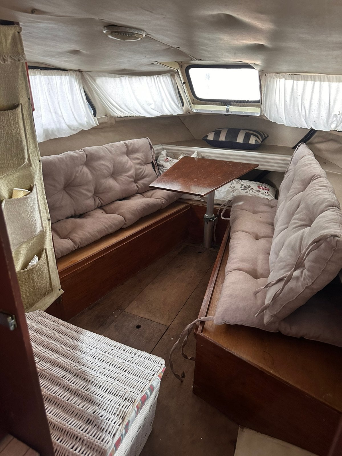 Foto 14 van Comfortabele polyester kajuitboot diesel inboard + trailer