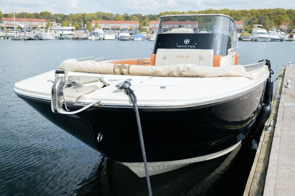 Invictus FX 240 Consoleboot, 70 pk of meer, Zo goed als nieuw, Viertaktmotor, 250 pk