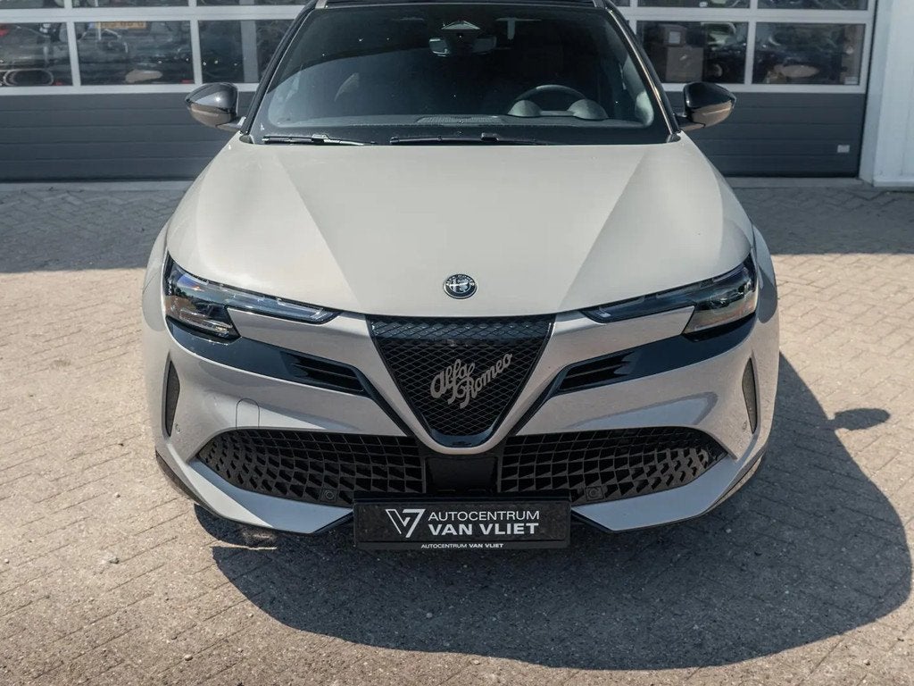Alfa Romeo Junior Elettrica Ti 54 kWh € 42.592,00, Automaat, Leder en Stof, Beige, Nieuw