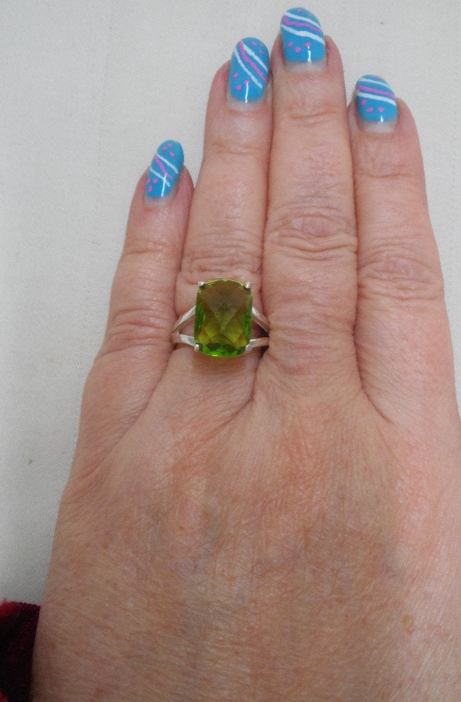 Zilveren ring met facet geslepen groene steen nr.434
