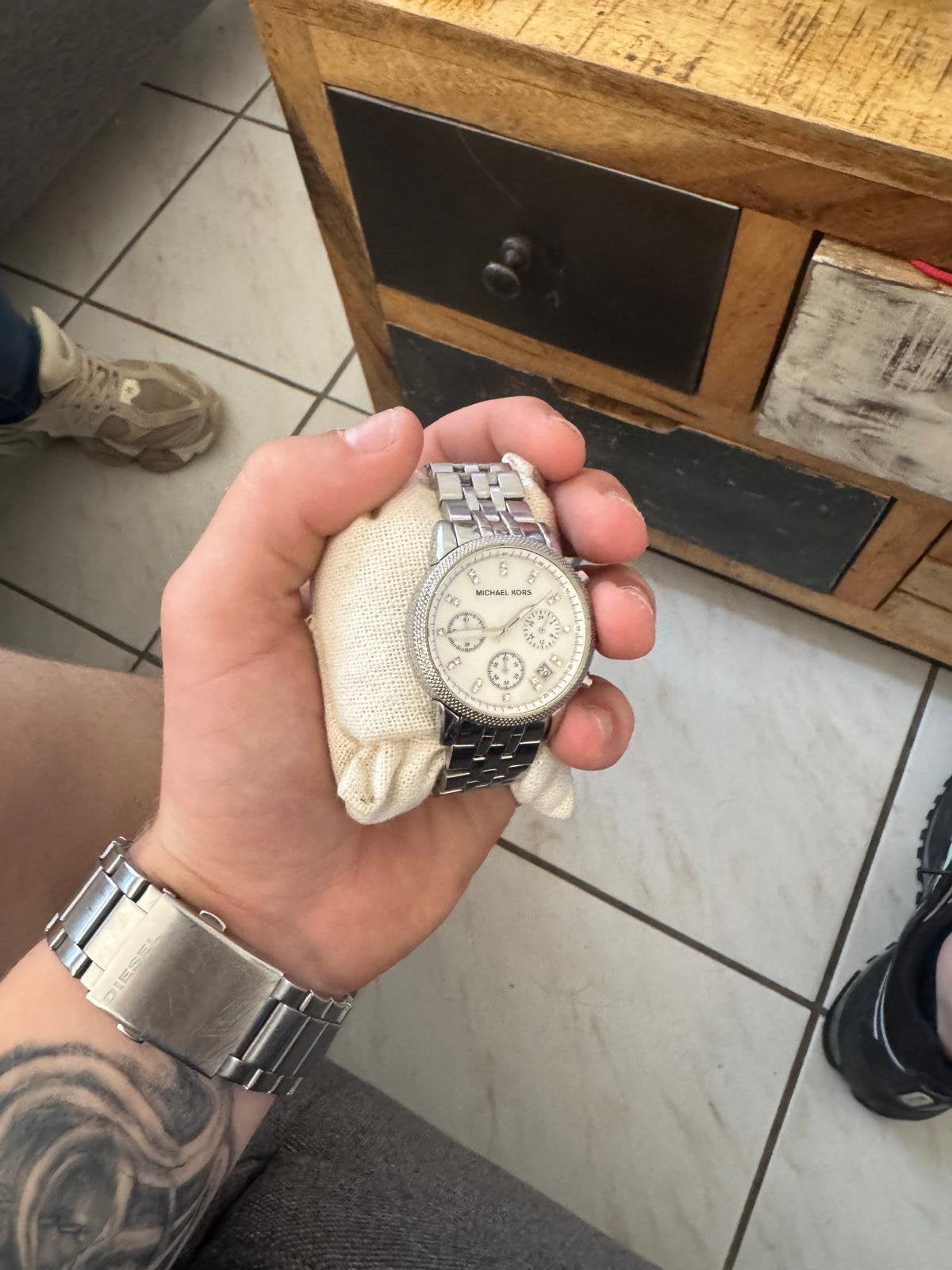 Vrouwen horloge michealkors, Sieraden, Tassen en Uiterlijk, Staal, Zo goed als nieuw, Zilver, Ophalen