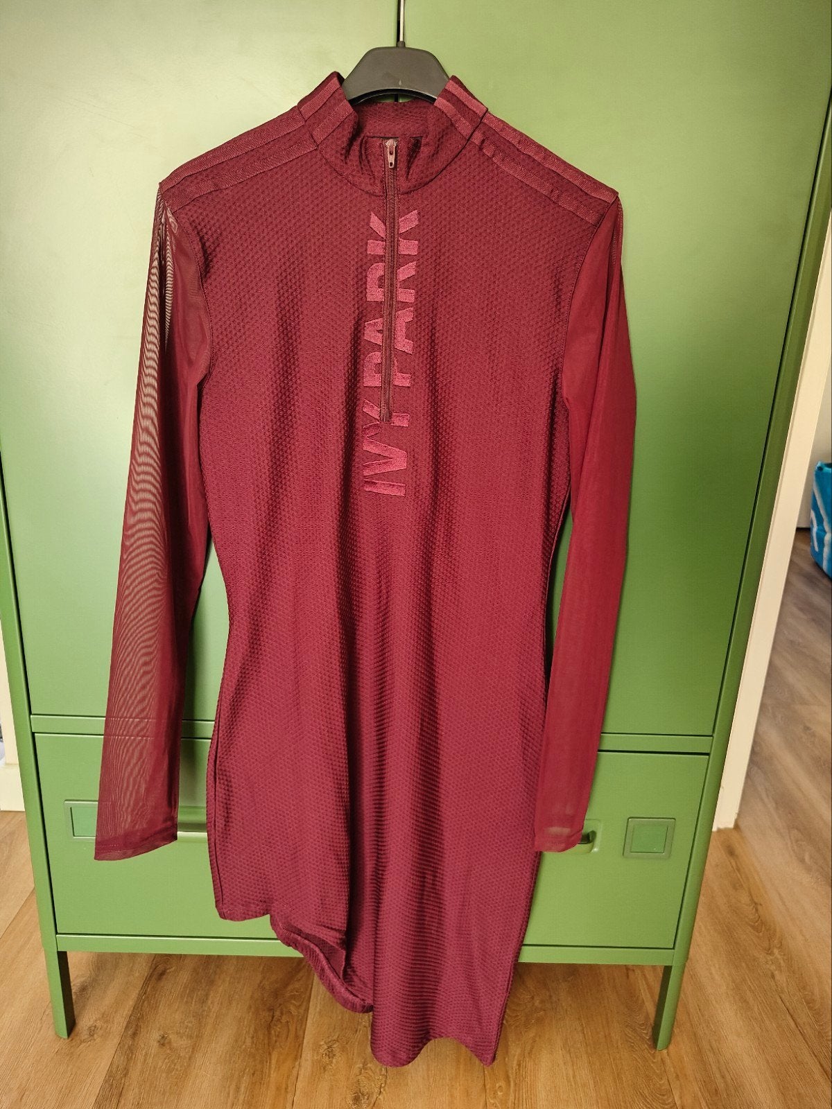 Adidas Ivy Park Jurk - Bordeauxrood - Maat M, Kleding | Dames, Maat 38/40 (M), Adidas, Ophalen of Verzenden, Zo goed als nieuw