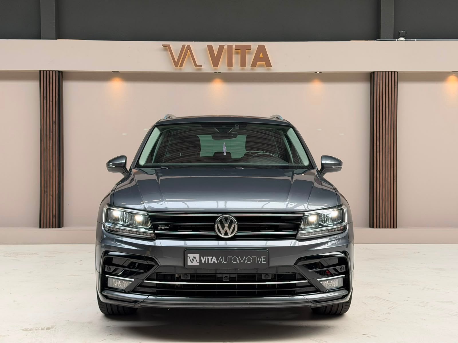 Volkswagen Tiguan 1.5 TSI ACT Highline Business R 360 Camera, Auto's, 150 pk, Alcantara, SUV of Terreinwagen, 17 km/l