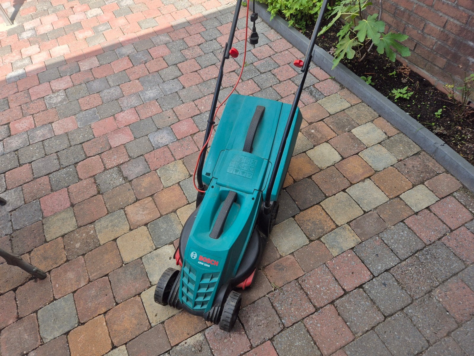 Bosch ARM 3200 elektrische grasmaaier, Tuin en Terras, Grasmaaiers, Cirkelmaaier, Gebruikt, Elektrische grasmaaier, Ophalen of Verzenden