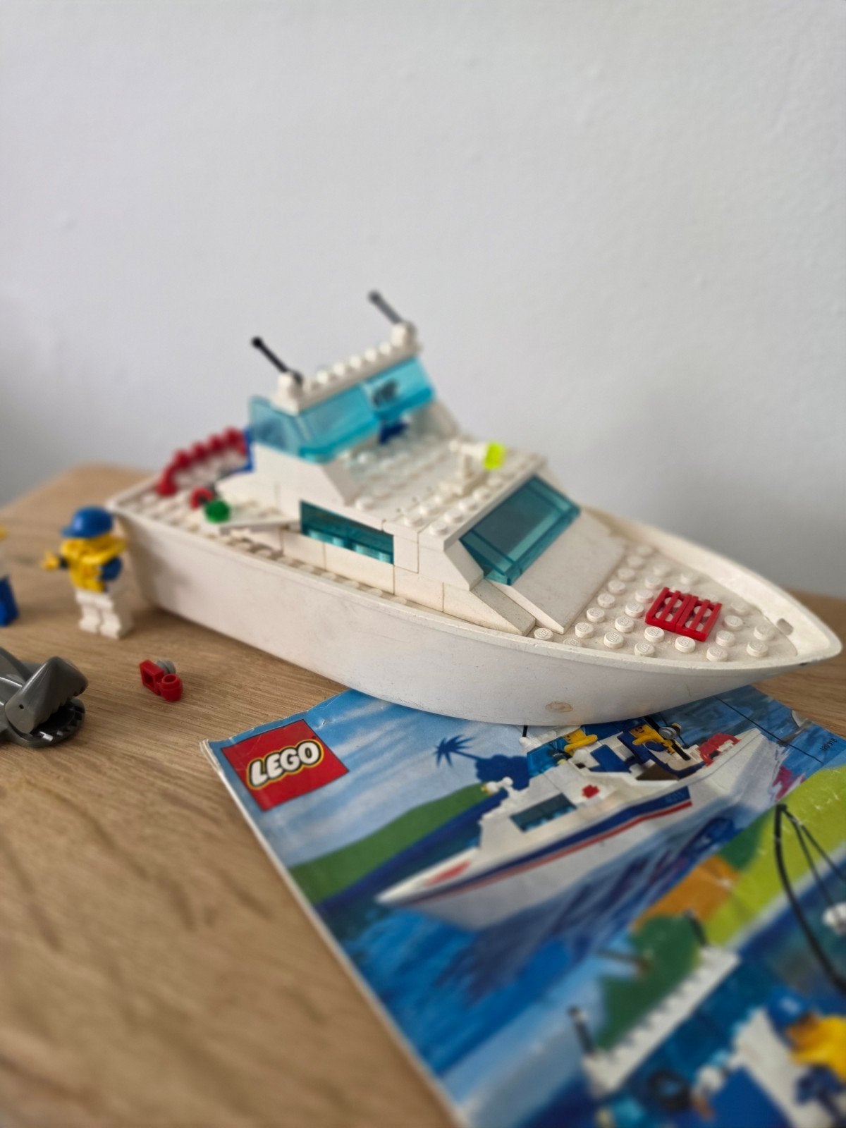 Lego Boot met Minifiguren en Haai - Set 4011, Gebruikt, Overige thema's, Lego, Ophalen of Verzenden