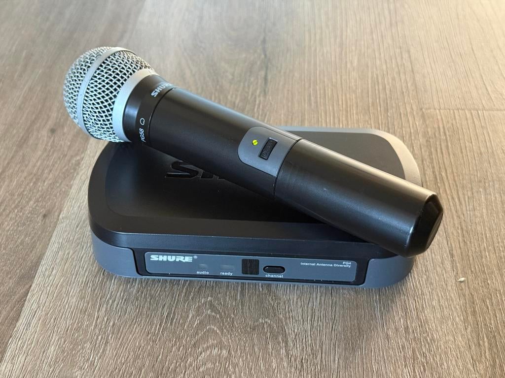 Shure PG24 - PG58 (M10, 674-686 Mhz) handheld draadloos, Muziek en Instrumenten, Microfoons, Zo goed als nieuw, Zangmicrofoon