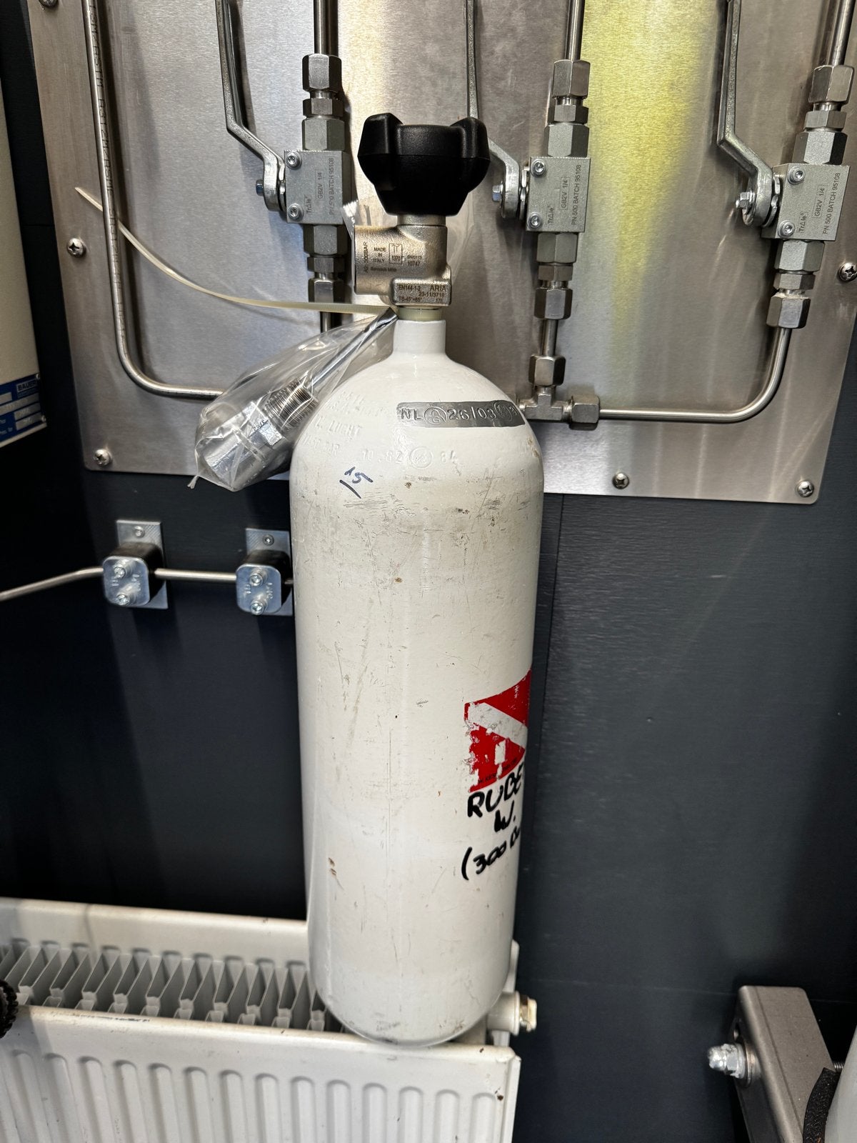 5L 300 bar Duikfles met nieuwe kraan, gekeurd t/m 2031, Ophalen, Gebruikt, Duikfles