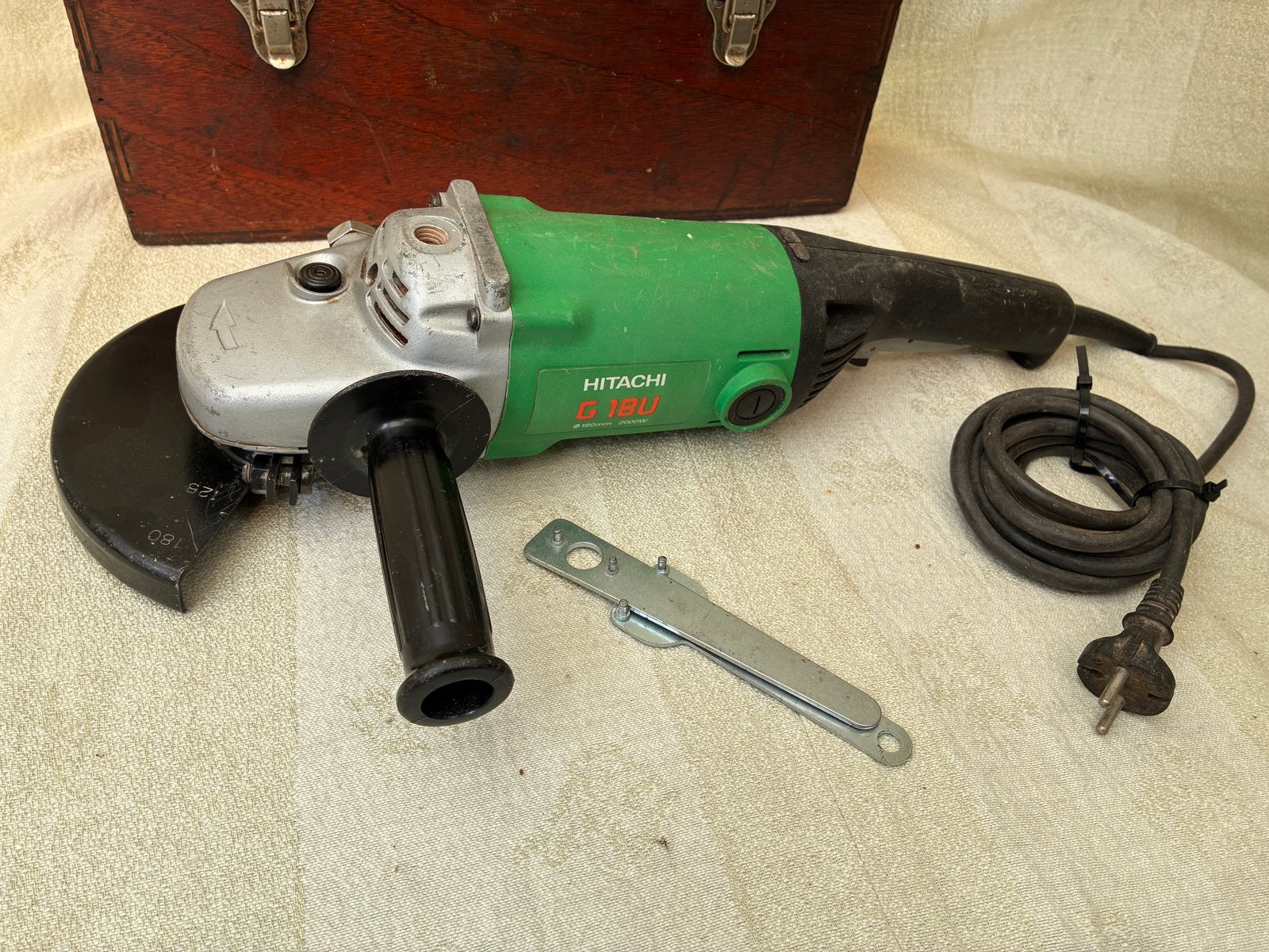 Krachtige Hitachi G 18U Haakse Slijper - 2000W-Ø180mm, Ophalen of Verzenden, Gebruikt, 1000 watt of meer, Haakse handslijpmachine