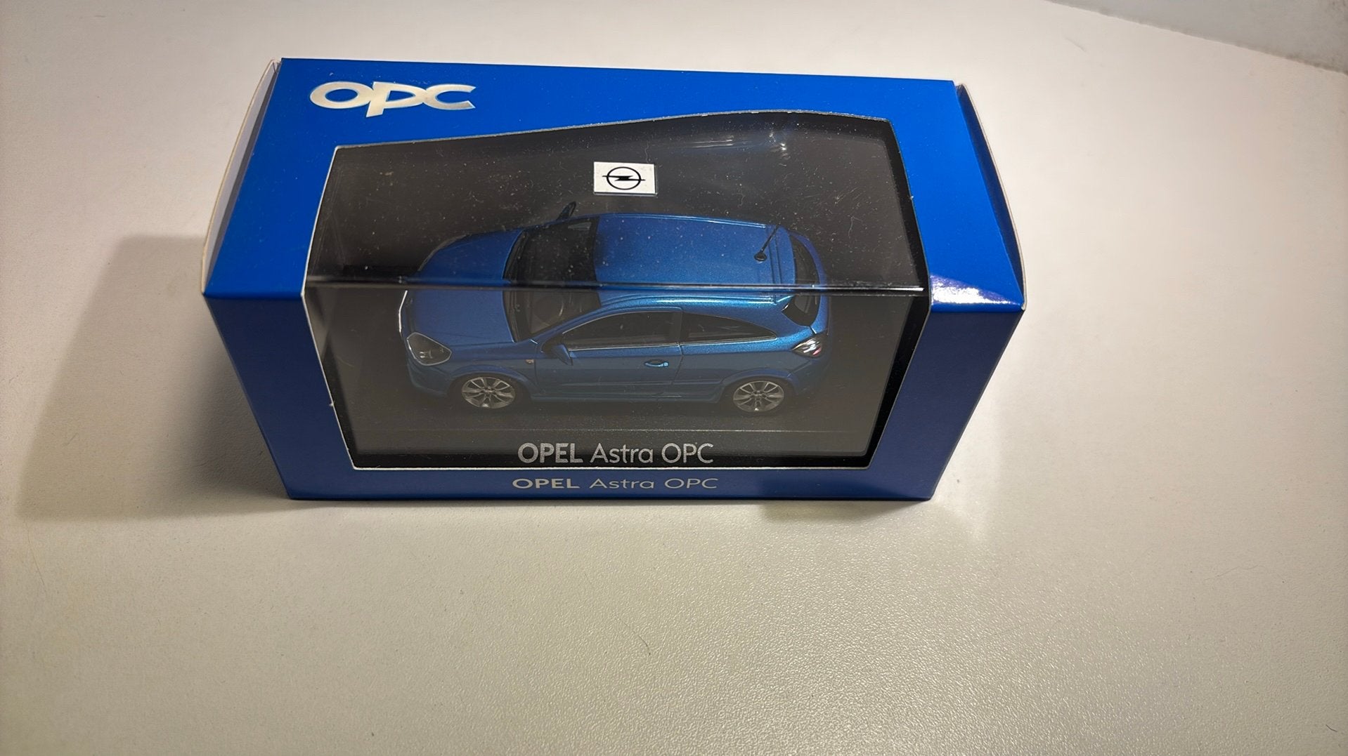 Opel astra opc bleu minichamps  1.43, Ophalen of Verzenden, A, A, A