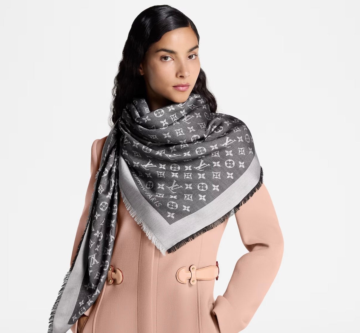Louis Vuitton Monogram denim shawl M713378, Ophalen of Verzenden, Zo goed als nieuw, Maat 46/48 (XL) of groter, Sjaal