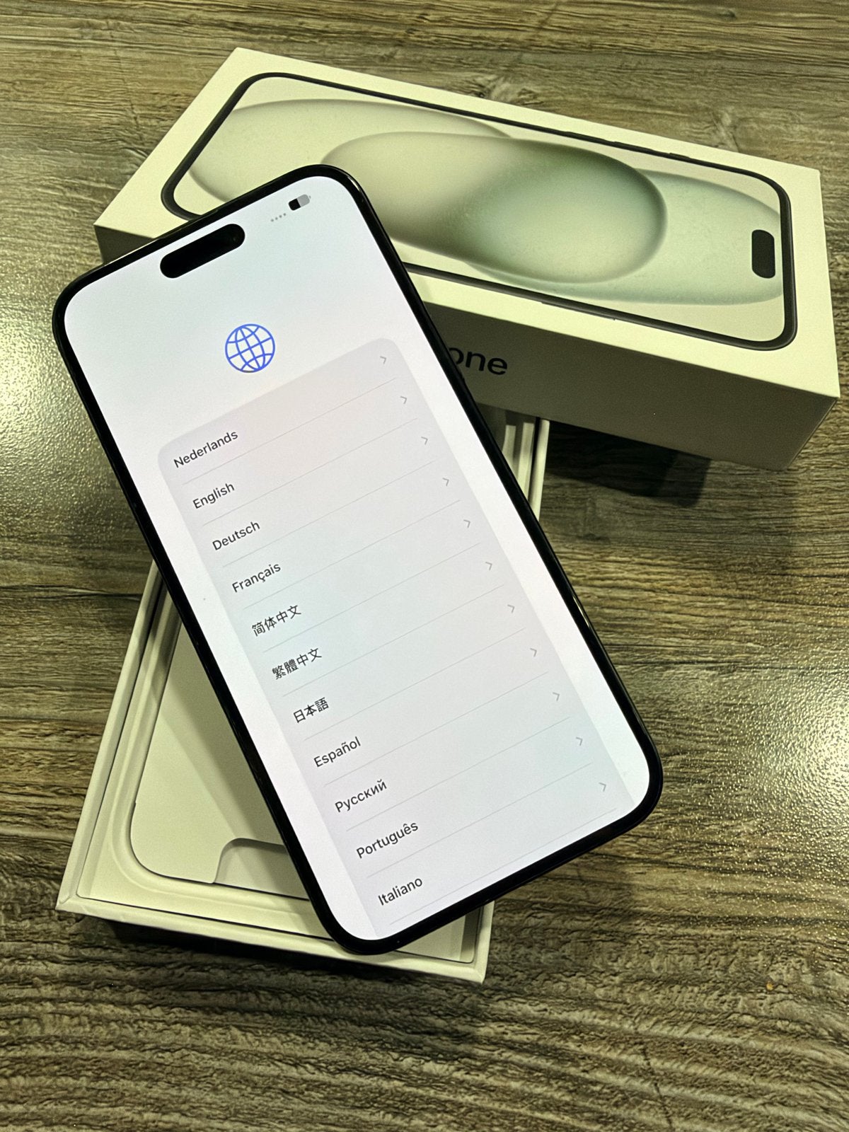 Foto 6 van iPhone 15 Plus 128GB Zwart - Goede Staat