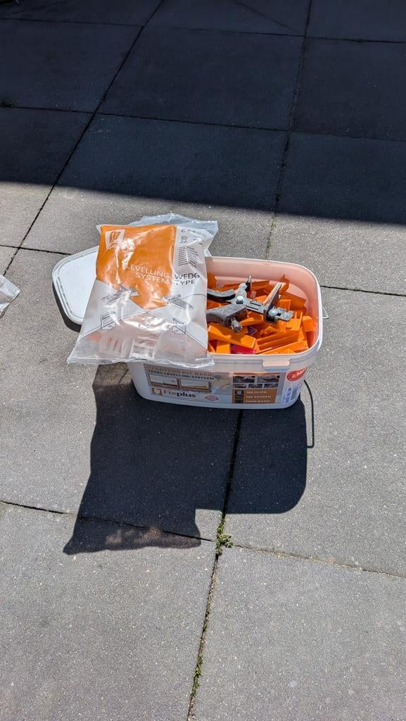 Tegel clips van 2mm met wiggen, Ophalen
