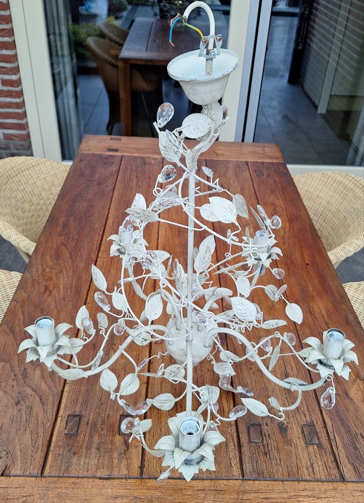 Oude metalen kroonluchter met bladermotief, Ophalen, Gebruikt