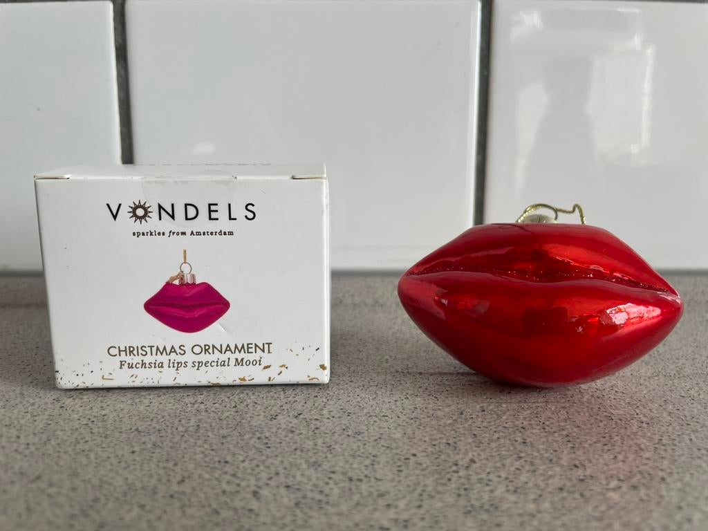 2 kerstballen lippen Vondels kus Mick Jagger, Diversen, Ophalen of Verzenden, Zo goed als nieuw