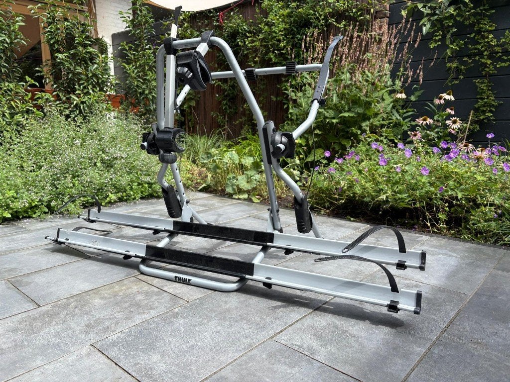 Fietsendrager Thule voor o.a. Suzuki Swift 2009, Auto diversen, Fietsendragers, Gebruikt, Brede banden, 2 fietsen, Achterklepdrager