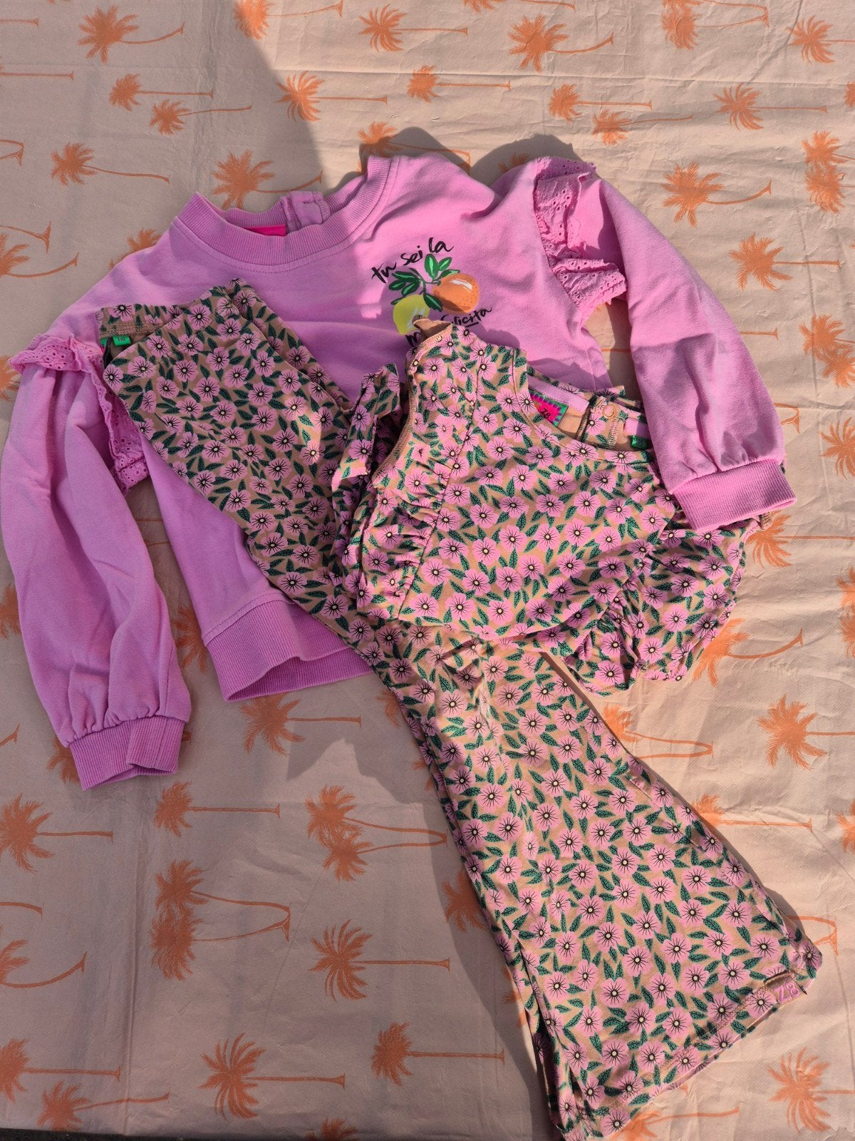 Z8 Setje: Roze Trui en Bloemen Broek, Gebruikt, Meisje, Z8, Ophalen of Verzenden