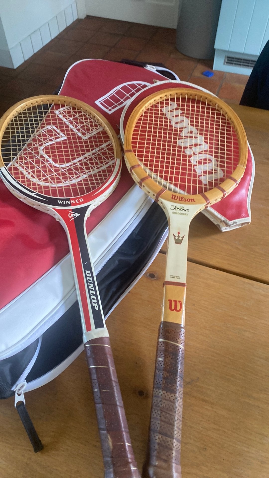 2 zeer oude tennisrackets. Wilson en dunlp, Ophalen of Verzenden, Gebruikt, Racket, Wilson