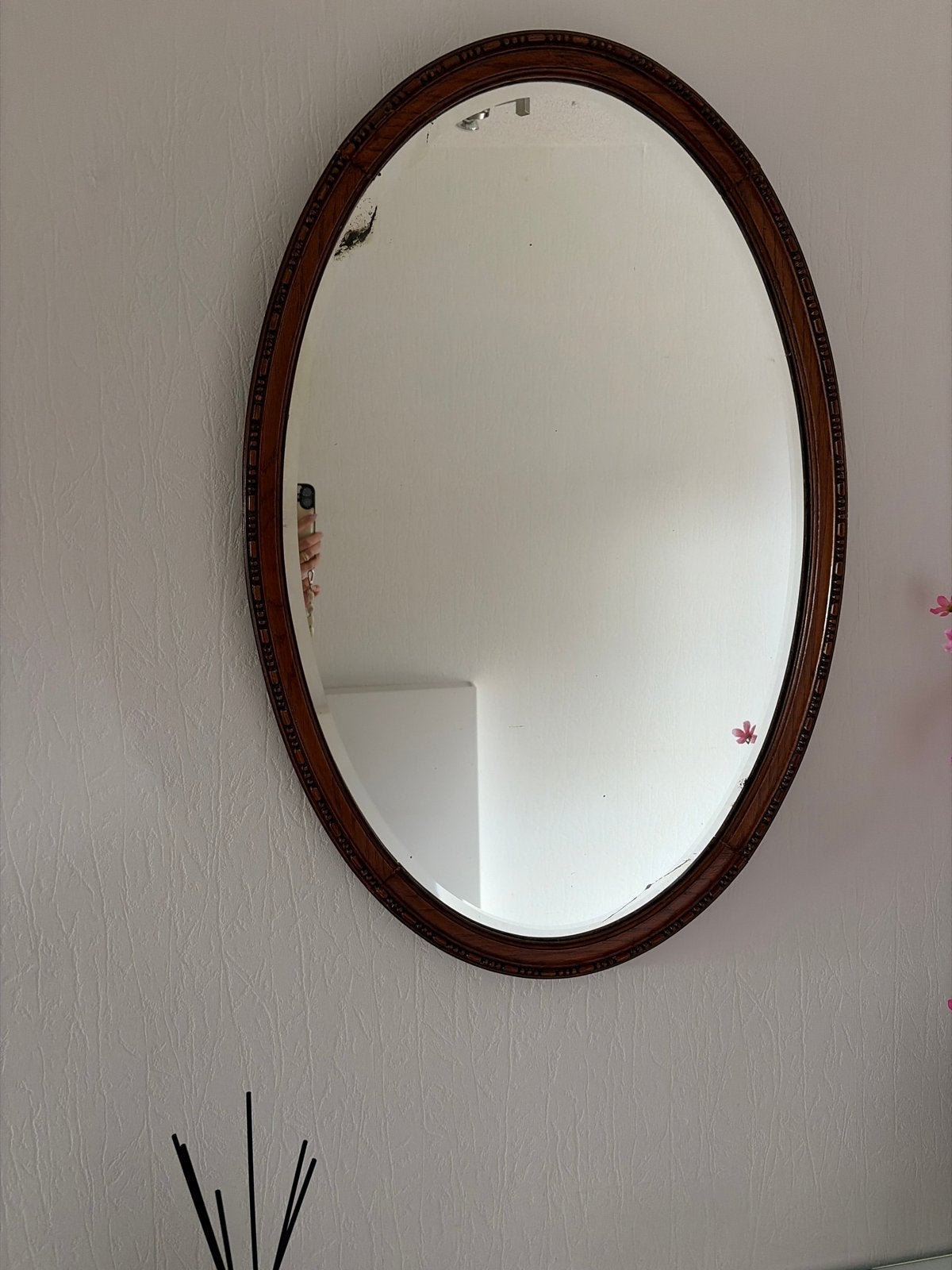 Ovale spiegel met sierlijke houten lijst, Antiek en Kunst, Ophalen, Ovaal, 50 tot 100 cm, 100 tot 150 cm