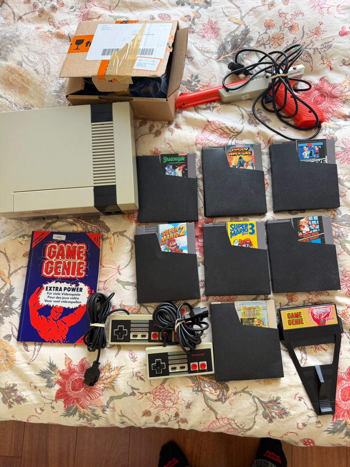 Nintendo nes met games en pistool goed werkend, Ophalen of Verzenden, Zo goed als nieuw, Met 2 controllers, Met games