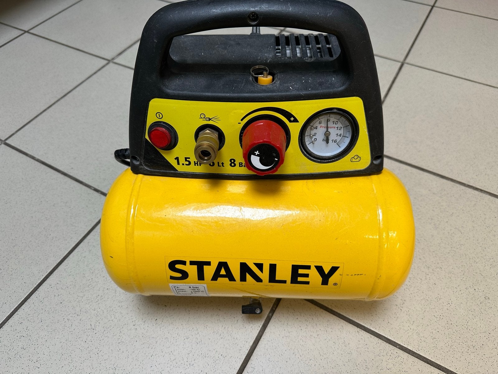 Stanley Compressor DN200 - 6L, 8 bar, Ophalen, Gebruikt, 6 tot 10 bar, Minder dan 200 liter/min