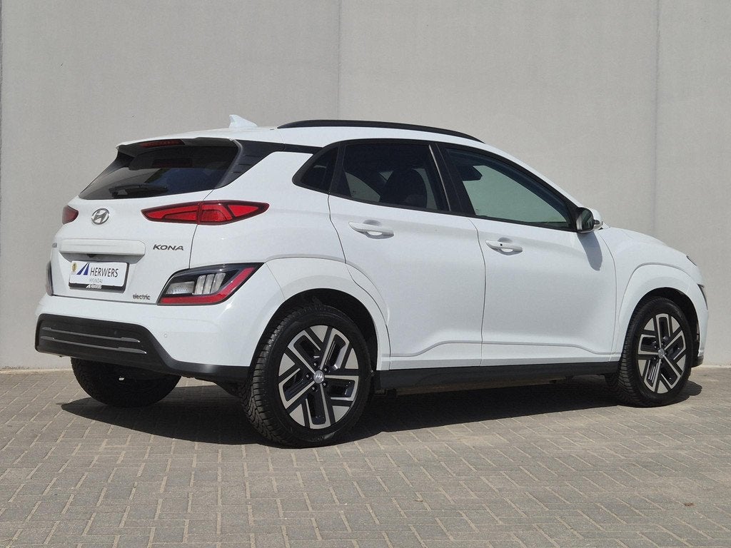 Hyundai Kona EV Premium 64 kWh / Dealer onderhouden / SOH 97, Auto's, Hyundai, Gebruikt, Wit, Leder, 204 pk