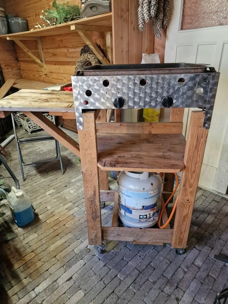 Professionele gasbarbecue op verrijdbaar onderstel, Ophalen, Gebruikt, Onbekend