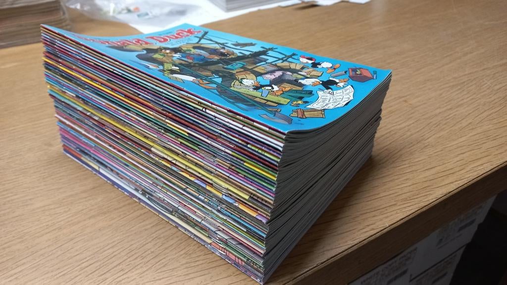 Zeer mooi compleet jaargang weekblad Donald Duck 2025, Complete serie of reeks, Ophalen of Verzenden, Zo goed als nieuw