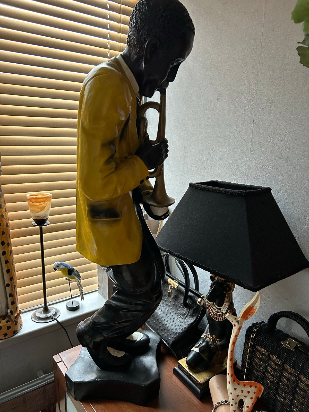 Foto 3 van Groot beeld van trompettist - Jazzmuzikant