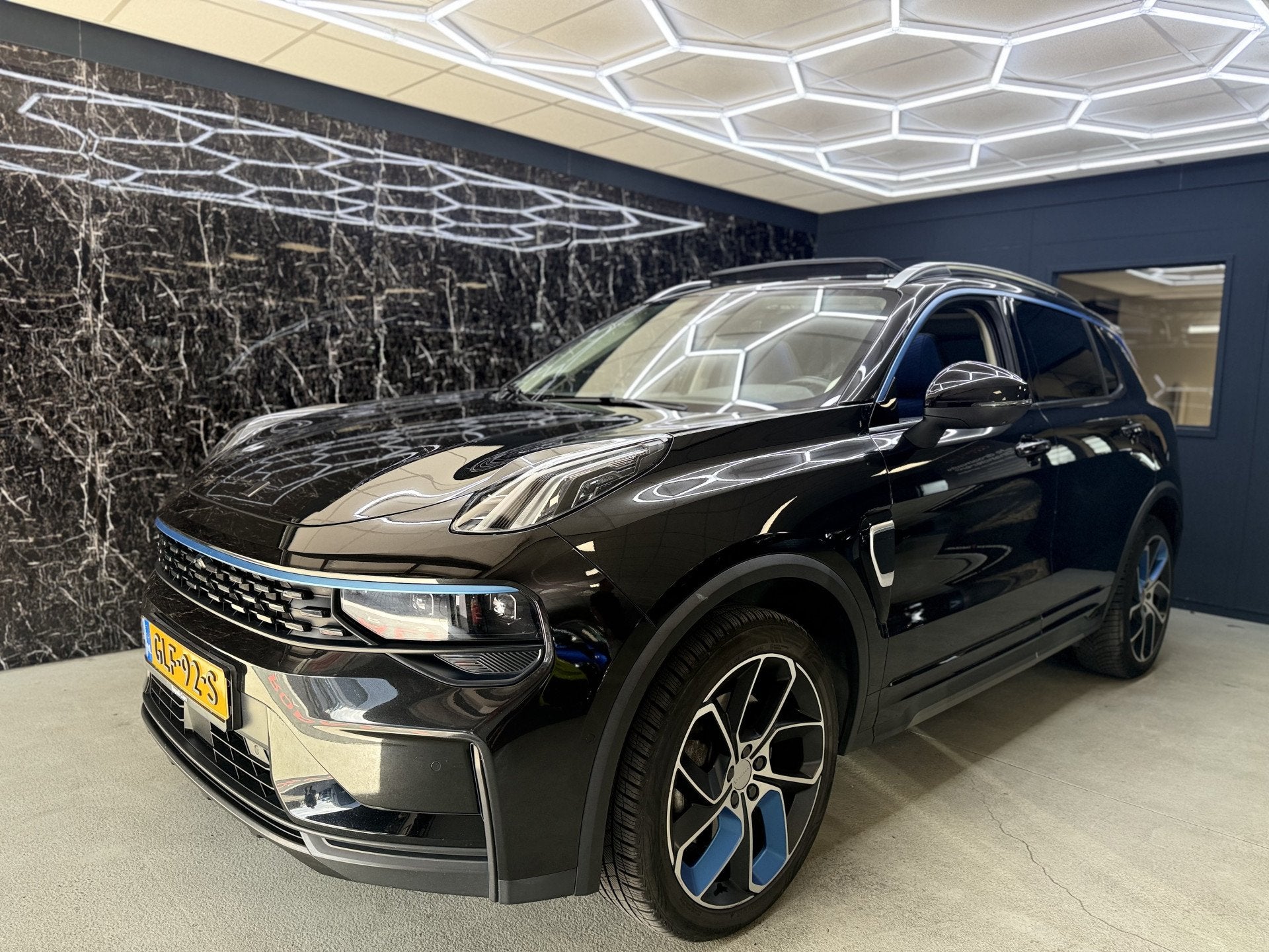 Lynk & Co 01