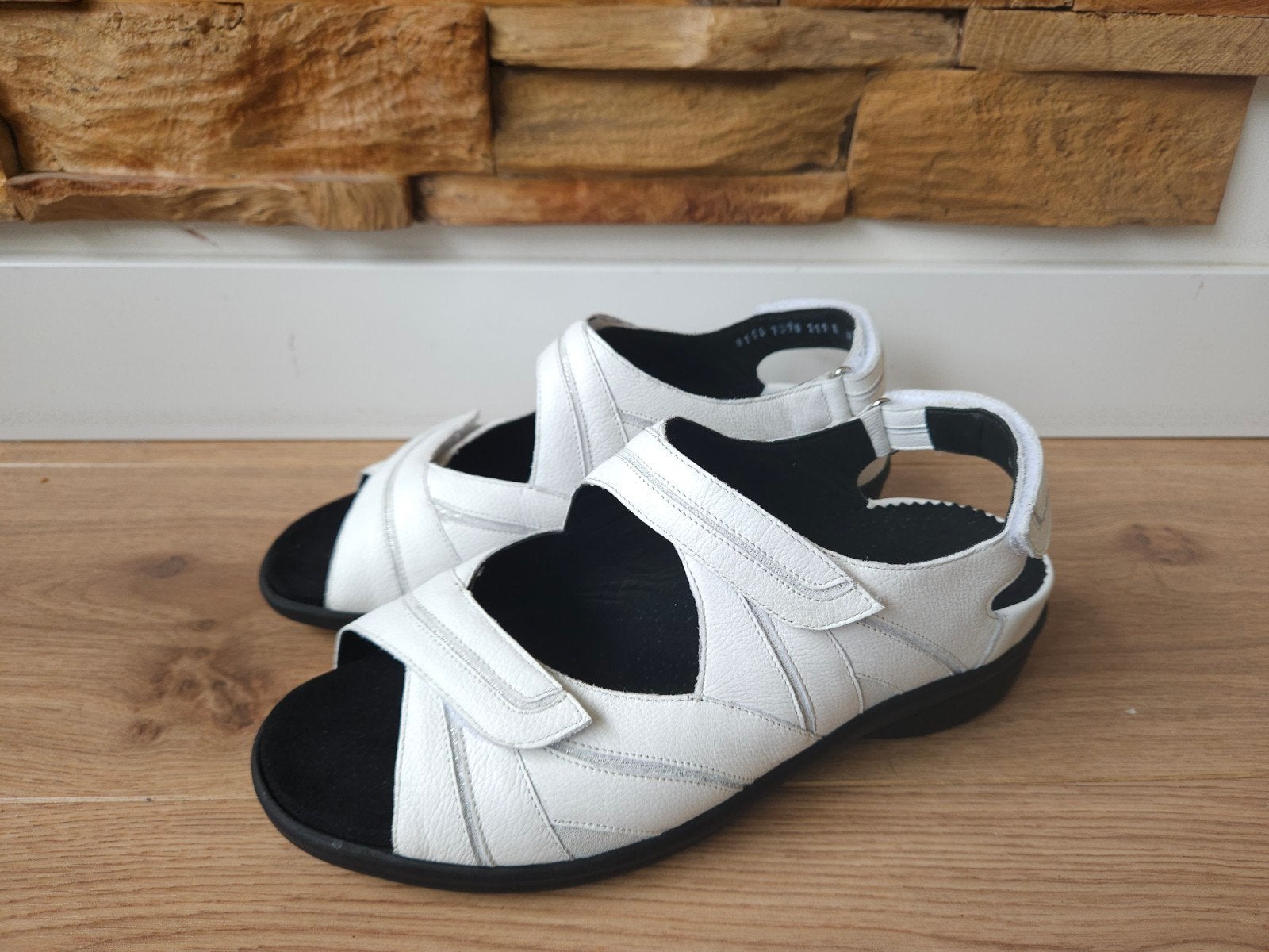 Durea sandalen maat 6,5 / 40 K slippers uitneembaar voetbed!, Kleding | Dames, Schoenen, Durea, Wit, Zo goed als nieuw, Sandalen of Muiltjes